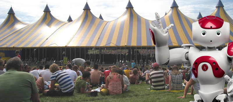 Universiteit met robot op Lowlands voor onderzoek